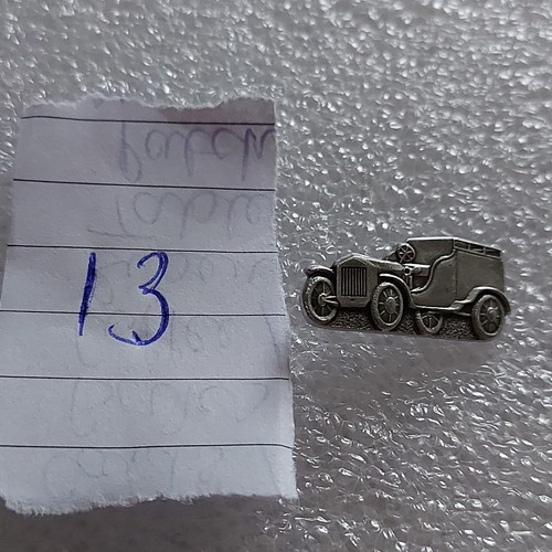 Vintage car metal pin lapel - metal,