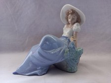 Nao By Lladro 1042 'Listening