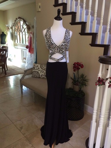 699 nwot black jovani - $699,