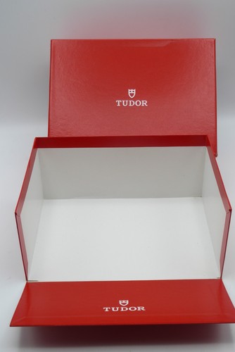 Tudor black bay outer - , carton