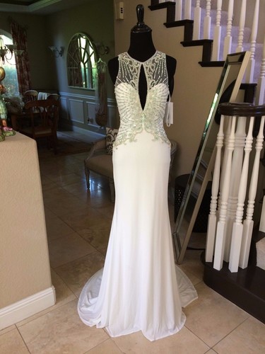 440 nwt ivory jovani - nwt,