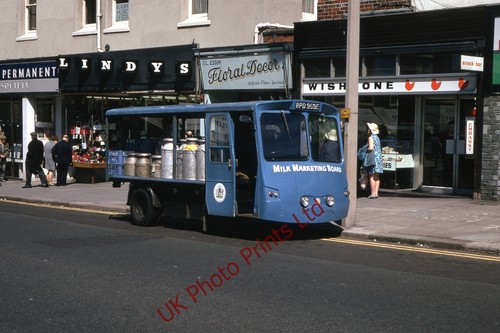 Photo 6x4 electric milk float - electric,