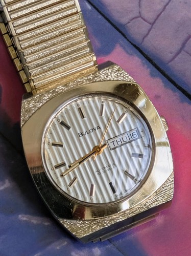 Vintage 1975 jewels bulova - vintage,