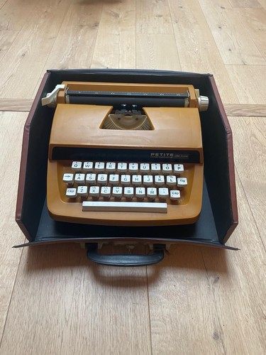 Vintage petite typewriter - vintage,