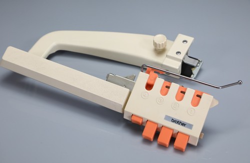 Brother knitting machine - knitting,