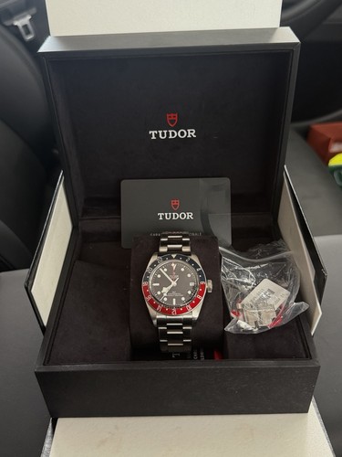 Tudor black bay gmt - black,