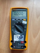 Fluke 175 Multimeter - Working