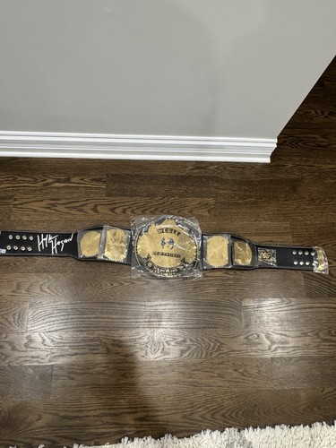 Hulk hogan signed - signed, wwf