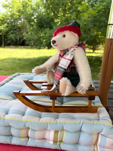 Steiff winter bear - (on, sledge)