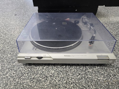 Technics turntable - d2,