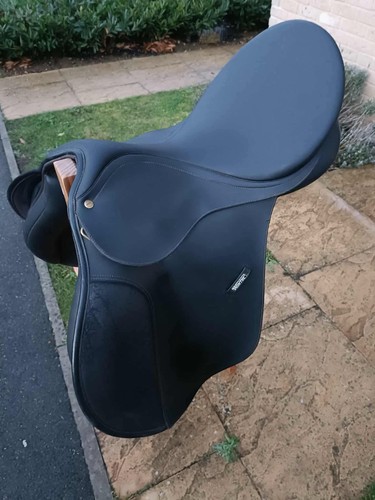 Black wintec 500 - 16.5”,