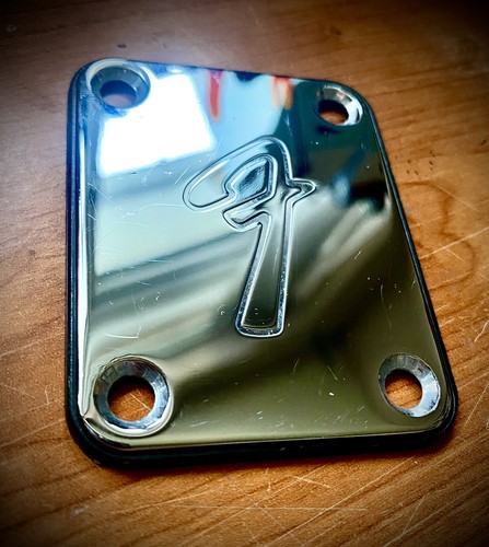 Chrome fender branded neck - chrome,