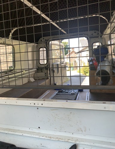Land rover defender dog guard - land,