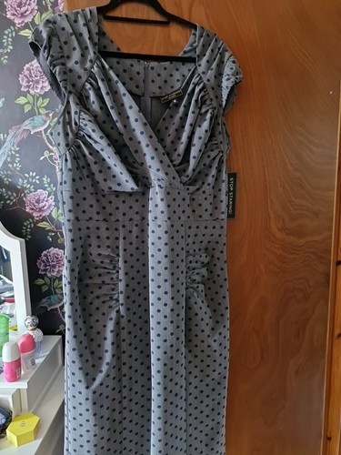 Bnwt stop staring grey polka - stop,