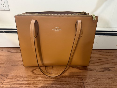 New without tag - tag, coach