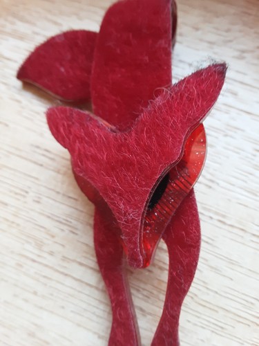 Red fox brooch pin - red,