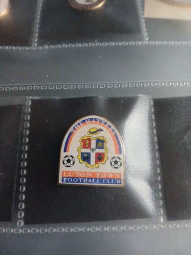 Luton town badge - luton,